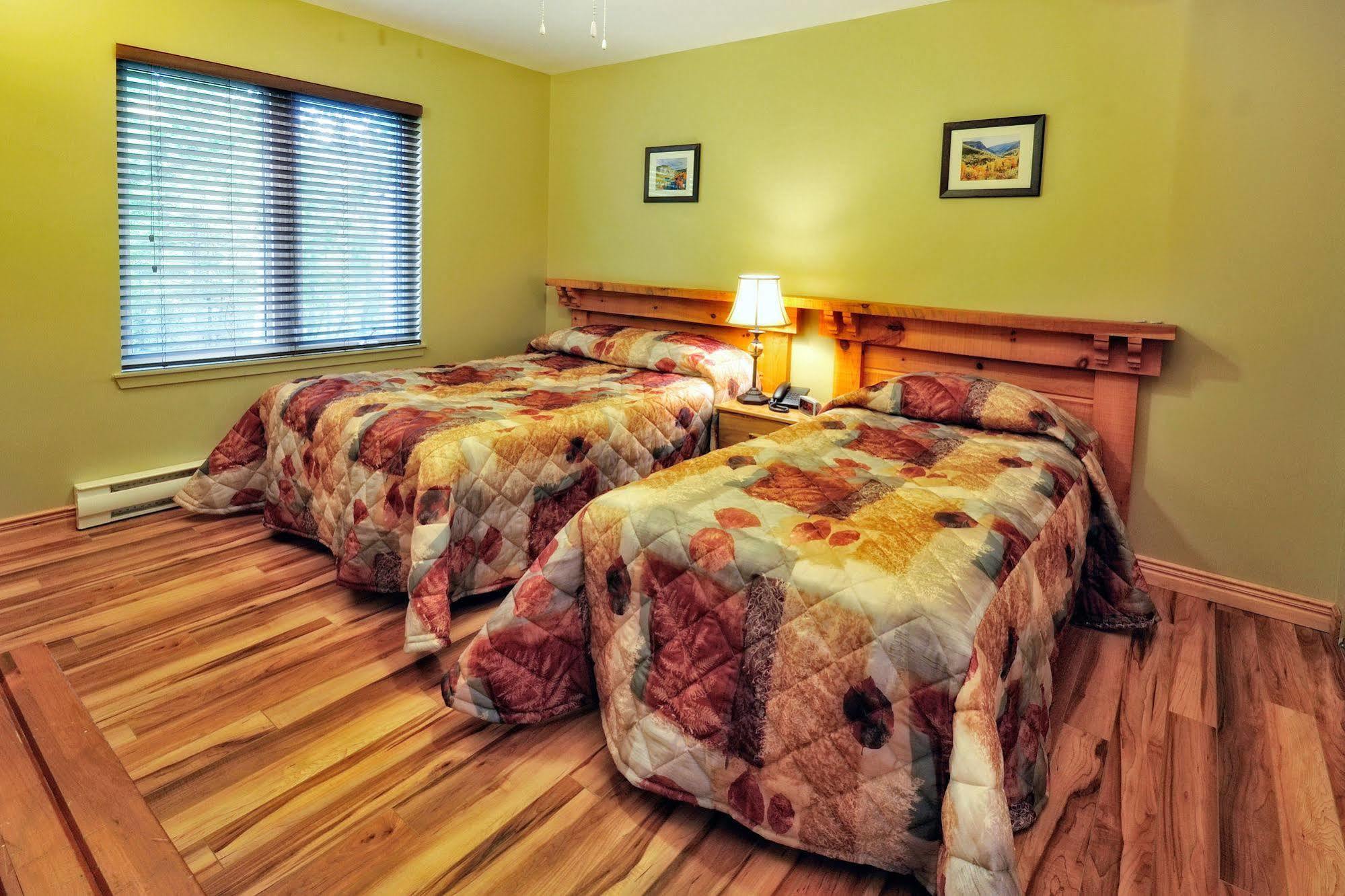 Marblewood Village Resort Steady Brook ภายนอก รูปภาพ
